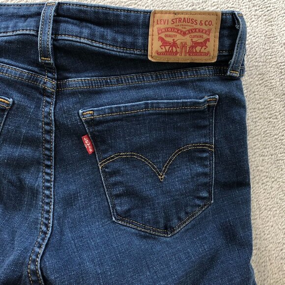 Women's Levis Blue Jeans In Excellent Condition - Picture 8 of 13